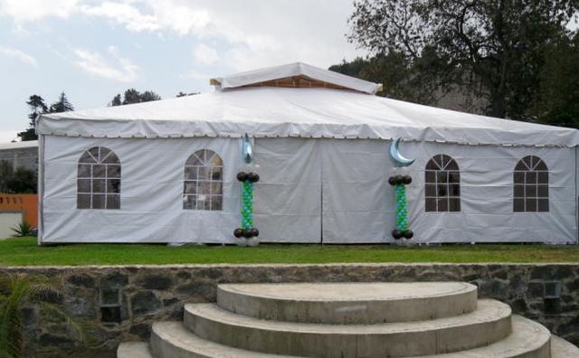 Entrada a la Carpa